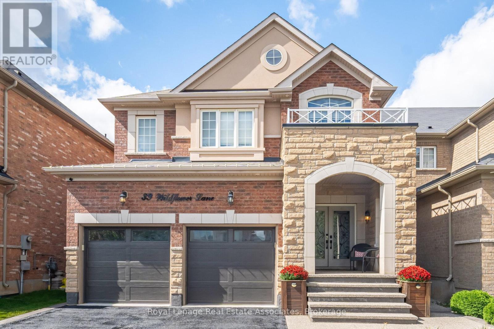 39 Wildflower Lane, Halton Hills (Georgetown), Ontario  L7G 0H8 - Photo 1 - W12739282