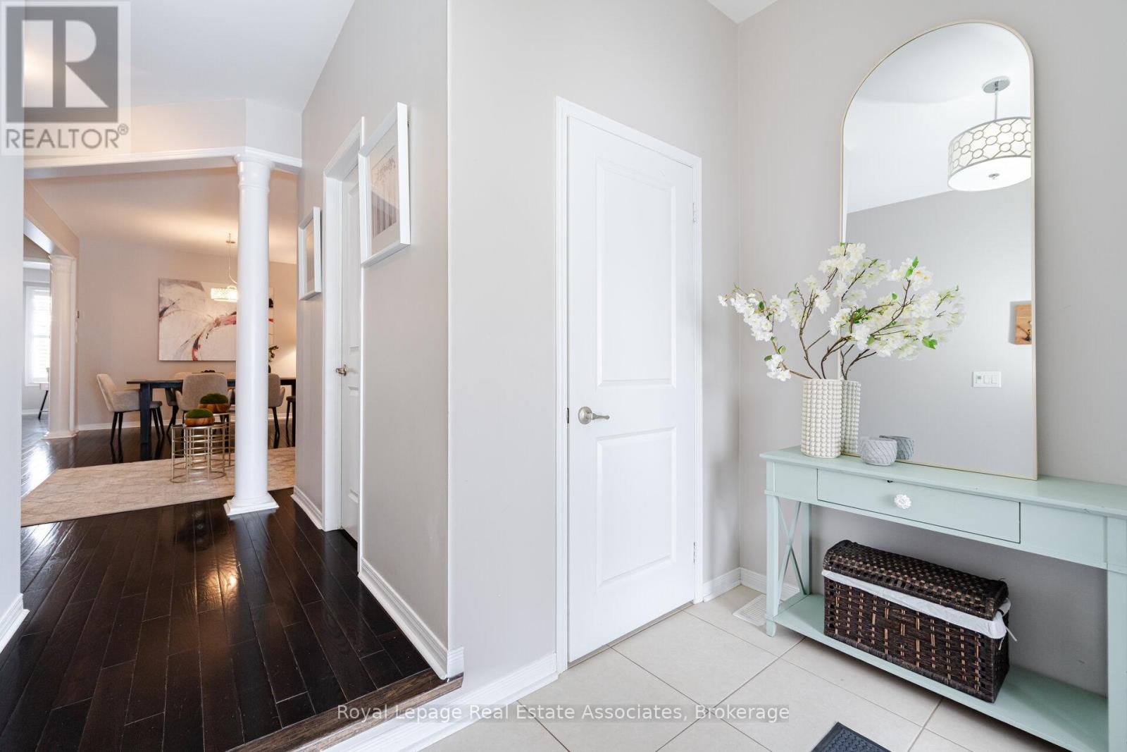 39 Wildflower Lane, Halton Hills (Georgetown), Ontario  L7G 0H8 - Photo 5 - W12739282