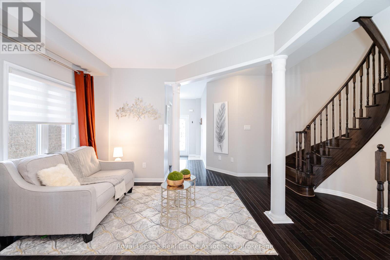 39 Wildflower Lane, Halton Hills (Georgetown), Ontario  L7G 0H8 - Photo 6 - W12739282