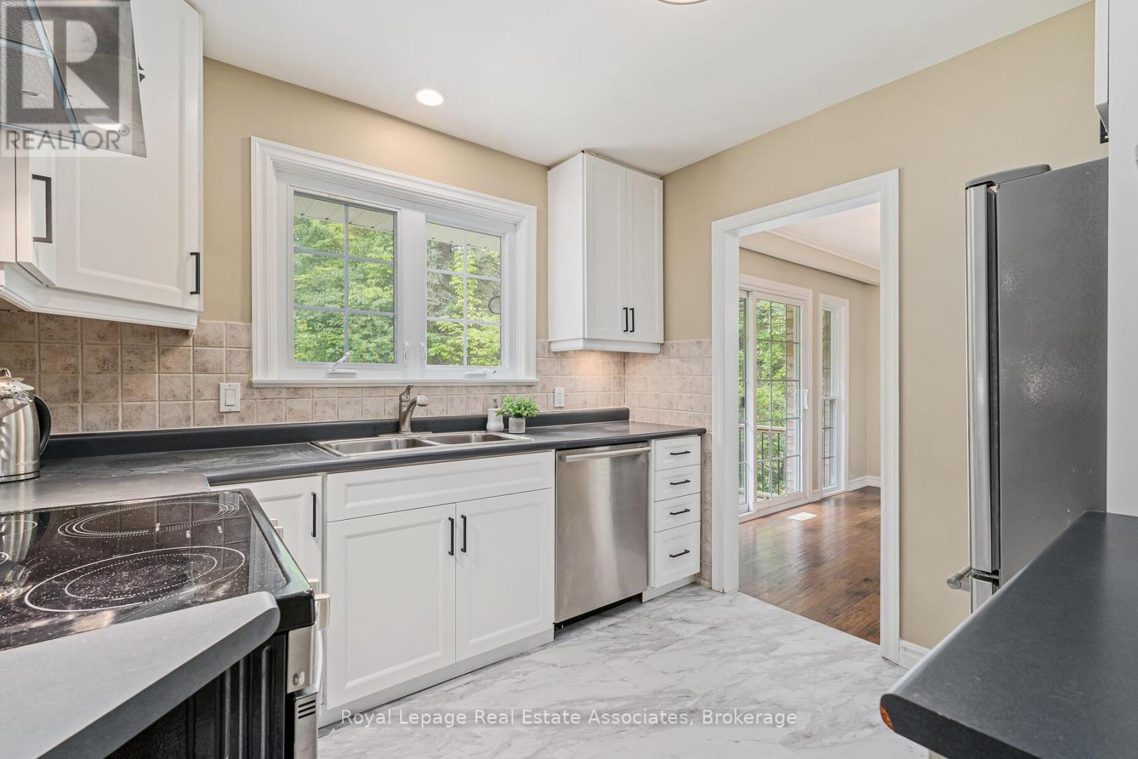 112 Park Street E, Halton Hills (Glen Williams), Ontario  L7G 2V4 - Photo 16 - W12741730