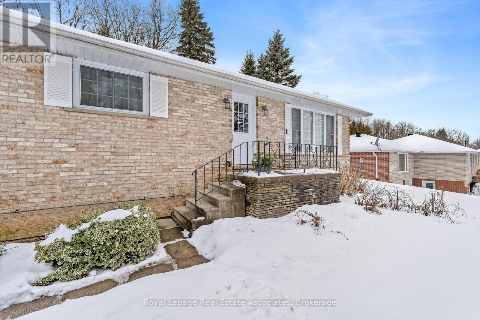 112 Park Street E, Halton Hills (Glen Williams), Ontario  L7G 2V4 - Photo 5 - W12741730