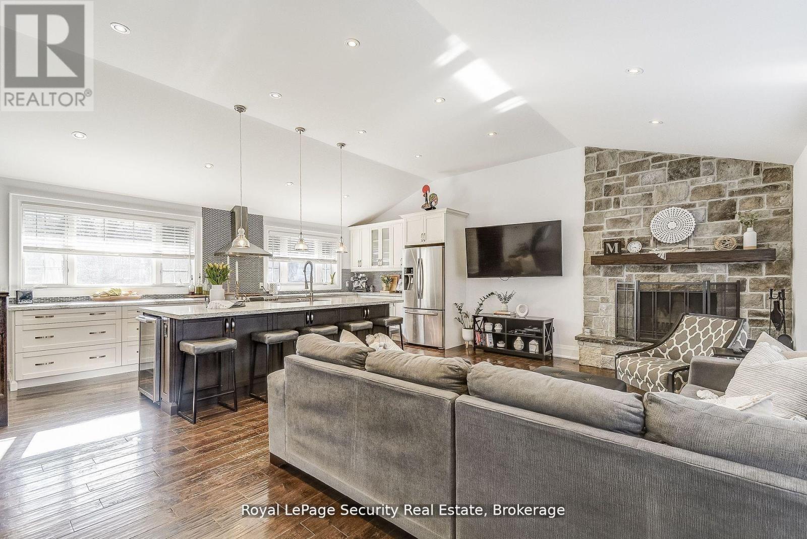 11310 Trafalgar Road, Halton Hills (Stewarttown), Ontario  L7G 4S5 - Photo 8 - W12743948