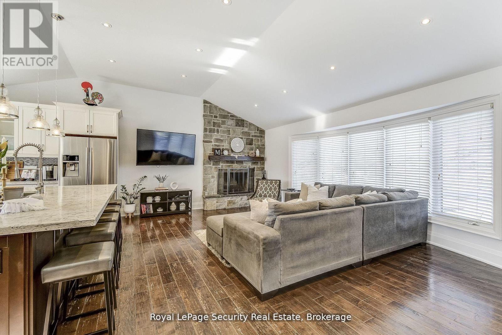 11310 Trafalgar Road, Halton Hills (Stewarttown), Ontario  L7G 4S5 - Photo 9 - W12743948