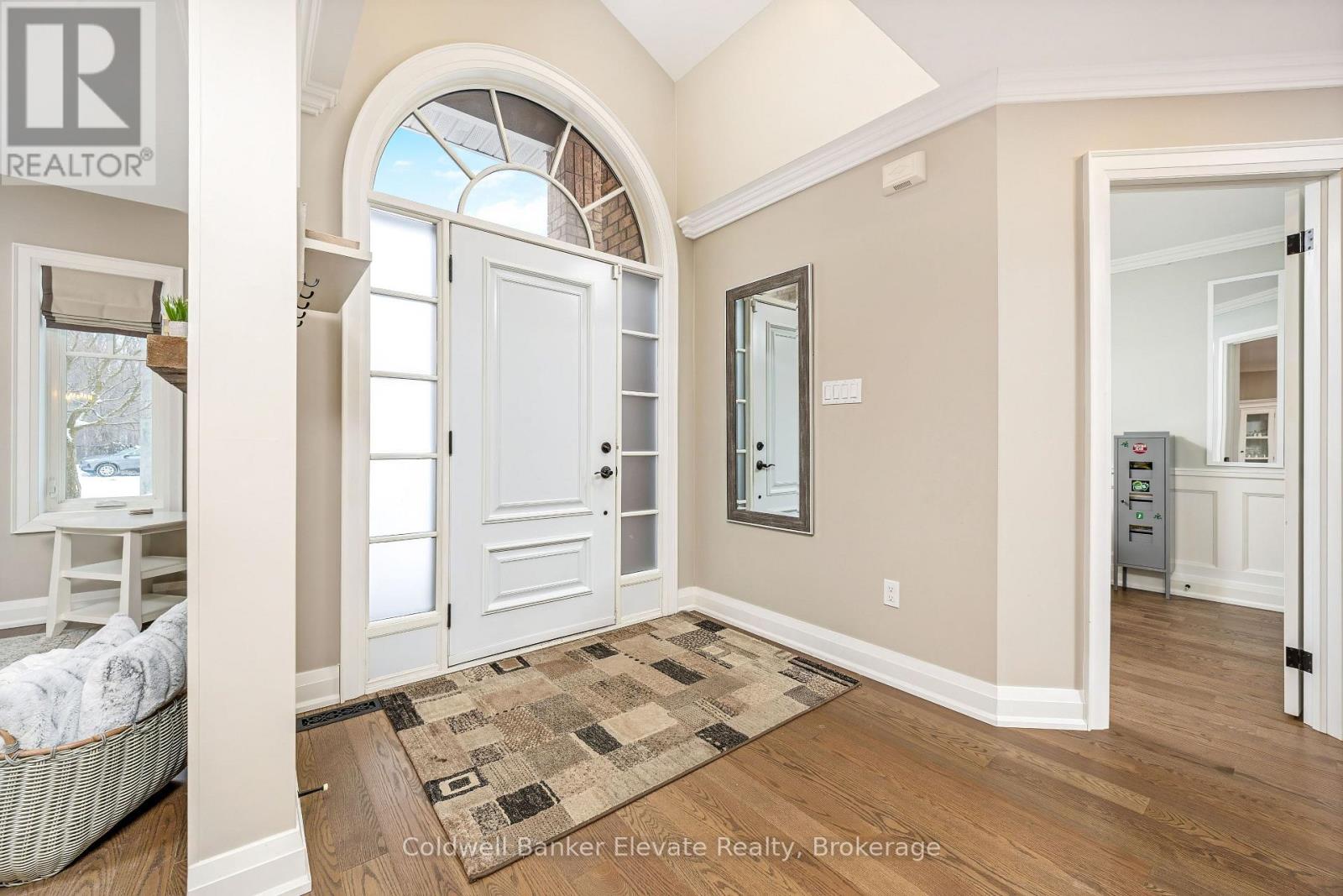 43 Newman Place, Halton Hills (Georgetown), Ontario  L7G 6A6 - Photo 4 - W12744006