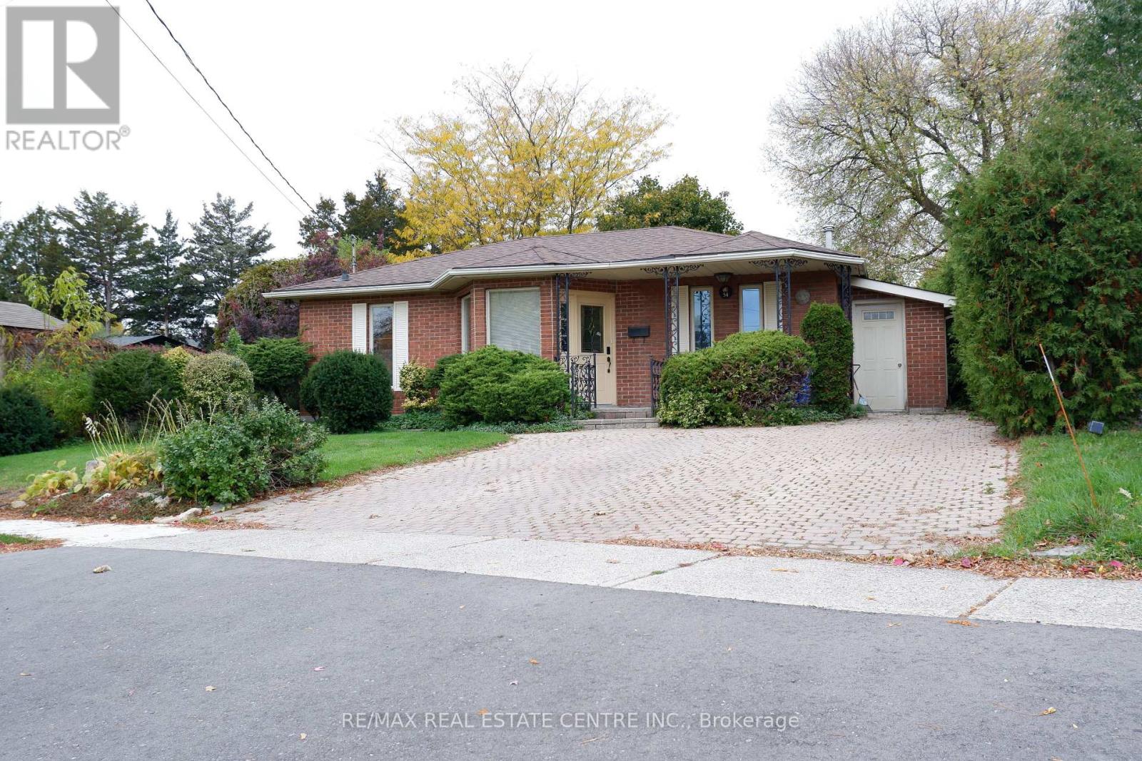 54 Moultrey Crescent, Halton Hills (Georgetown), Ontario  L7G 4N5 - Photo 1 - W12750812