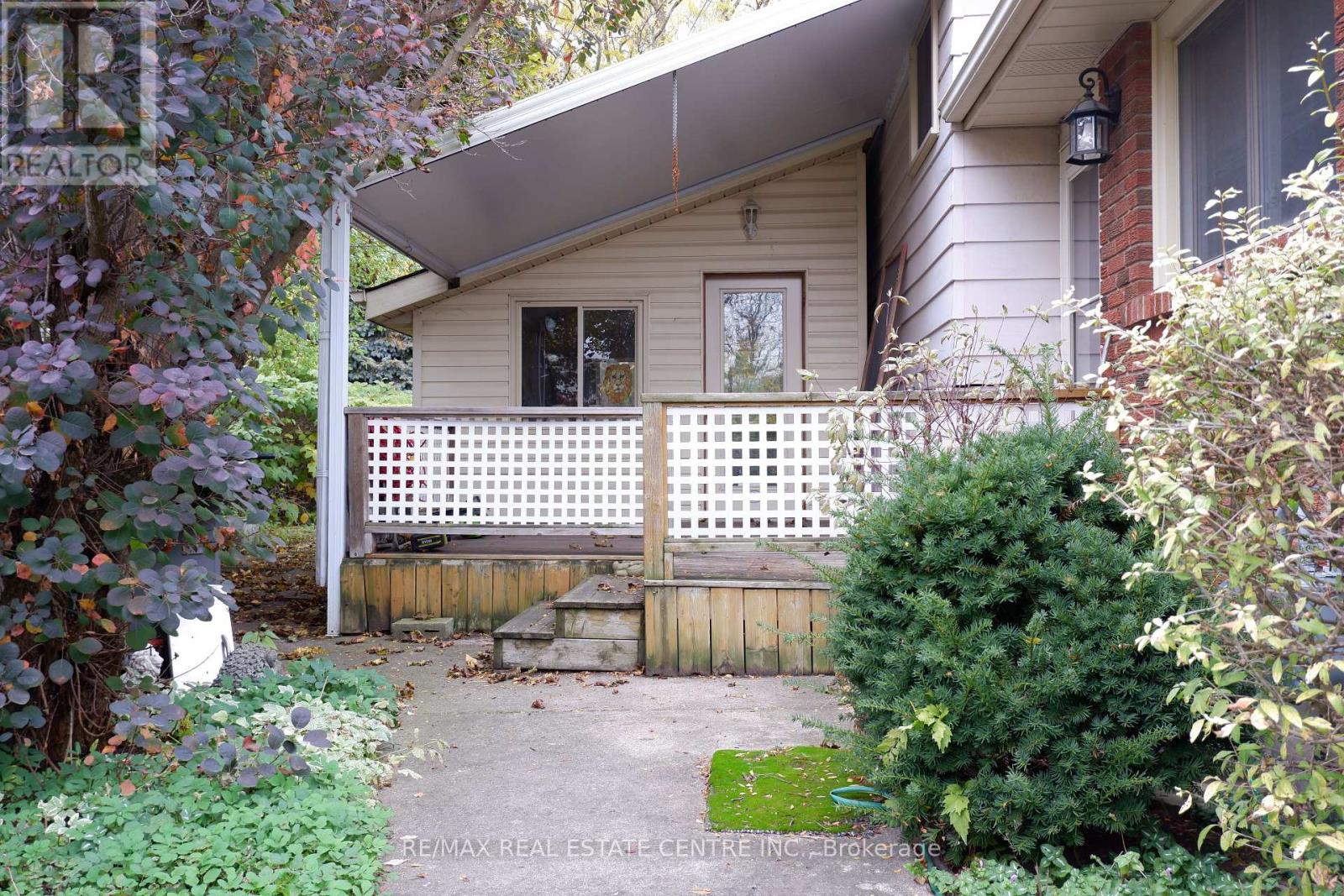 54 Moultrey Crescent, Halton Hills (Georgetown), Ontario  L7G 4N5 - Photo 2 - W12750812