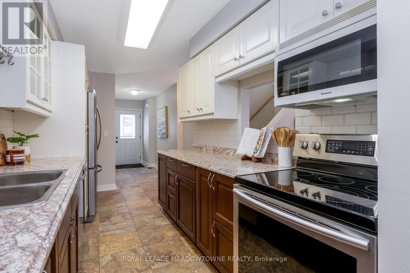 51 Lynden Circle, Halton Hills (Georgetown), Ontario  L7G 4Y7 - Photo 13 - W12751282