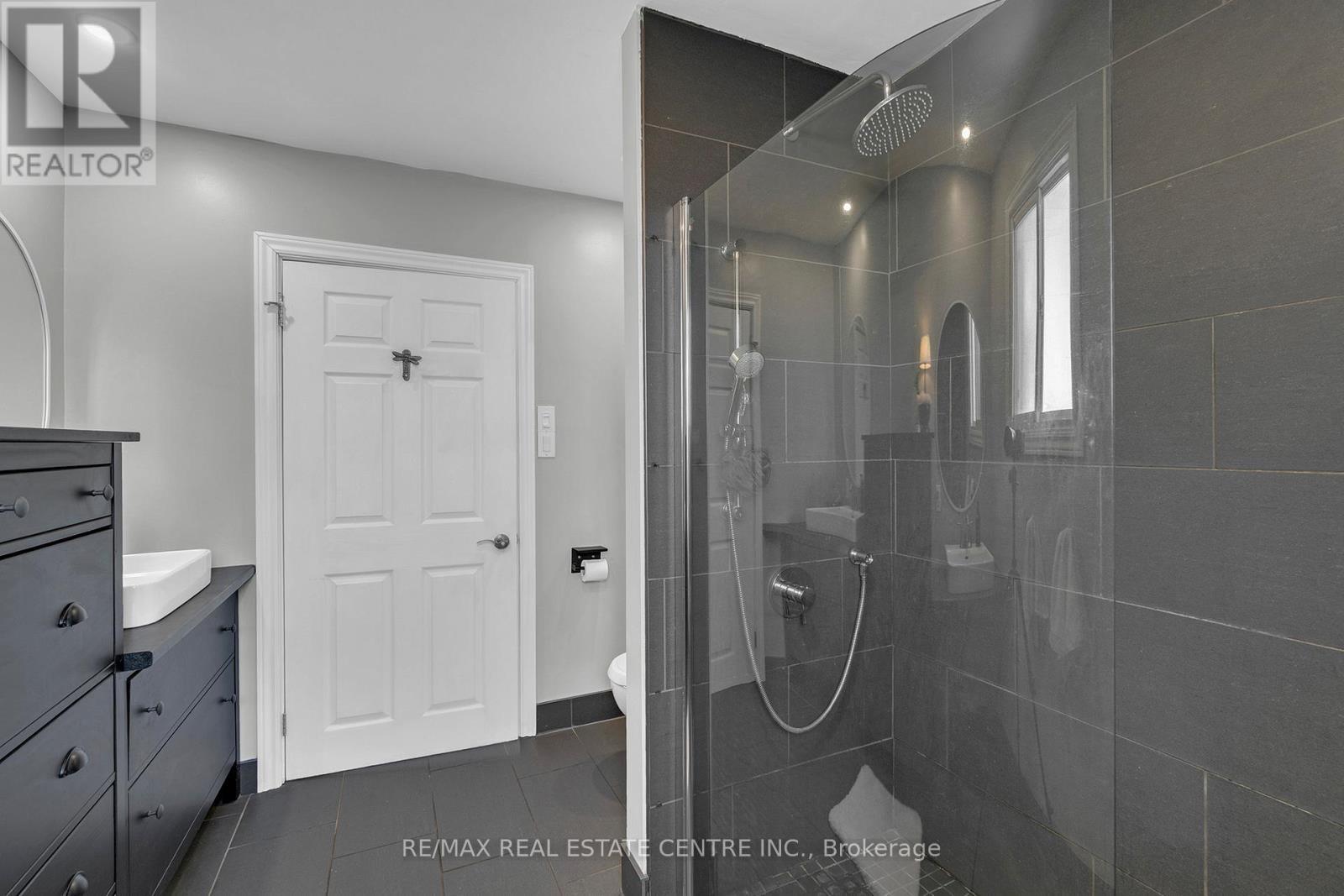 42 Moultrey Crescent, Halton Hills (Georgetown), Ontario  L7G 4N5 - Photo 24 - W12751976