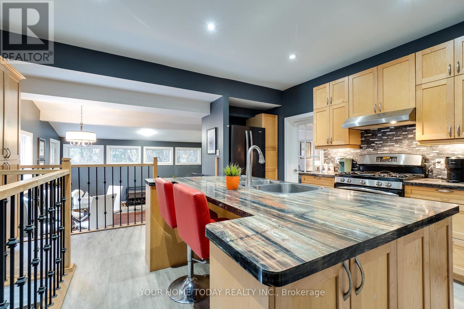 10 Knox Street, Halton Hills (Ac Acton), Ontario  L7J 1C7 - Photo 15 - W12752610