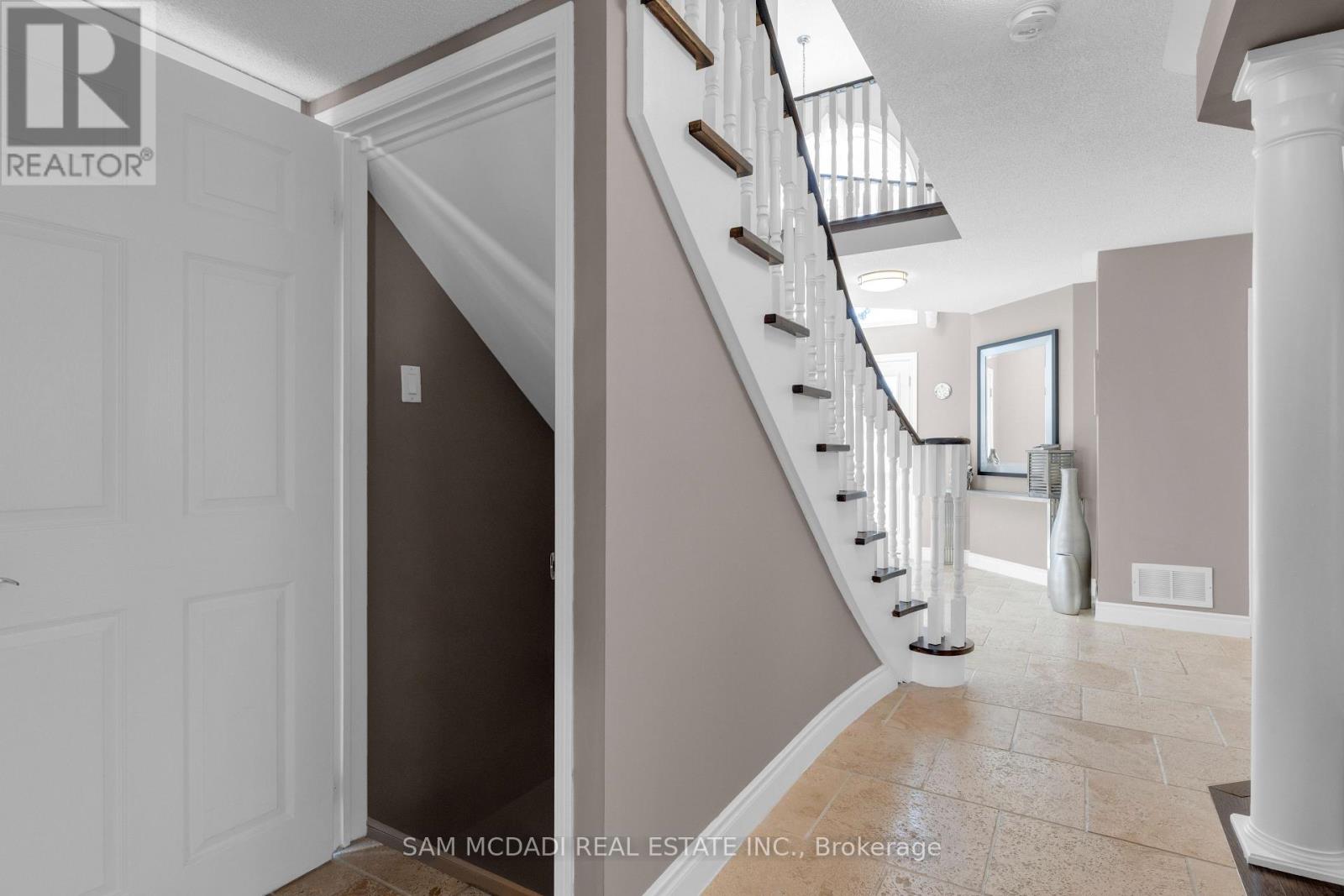 17 Robinson Road, Halton Hills (Georgetown), Ontario  L7G 6G5 - Photo 14 - W12752852