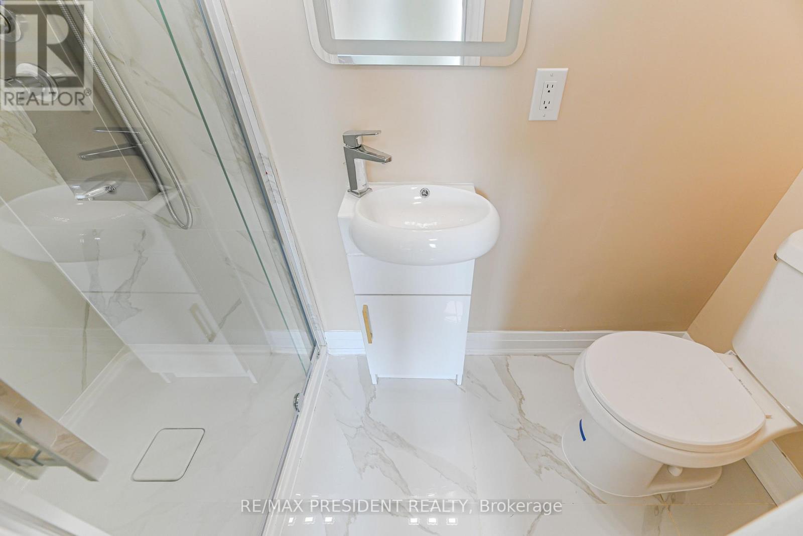 4 Lawnview Court, Brampton (Heart Lake West), Ontario  L7G 1T4 - Photo 31 - W12757226