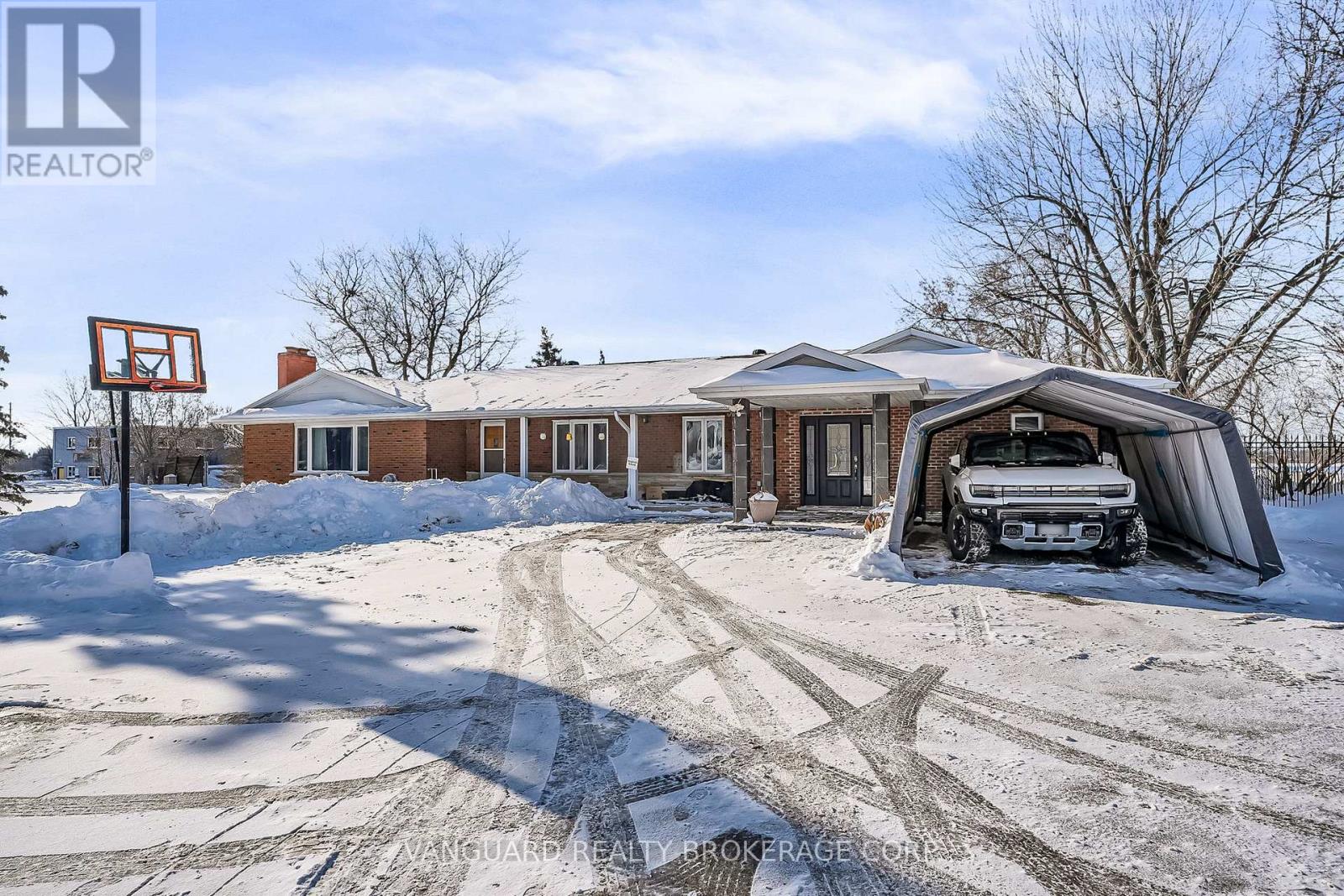 8070 Hornby Road, Halton Hills (Rural Halton Hills), Ontario  L0P 1E0 - Photo 1 - W12758934