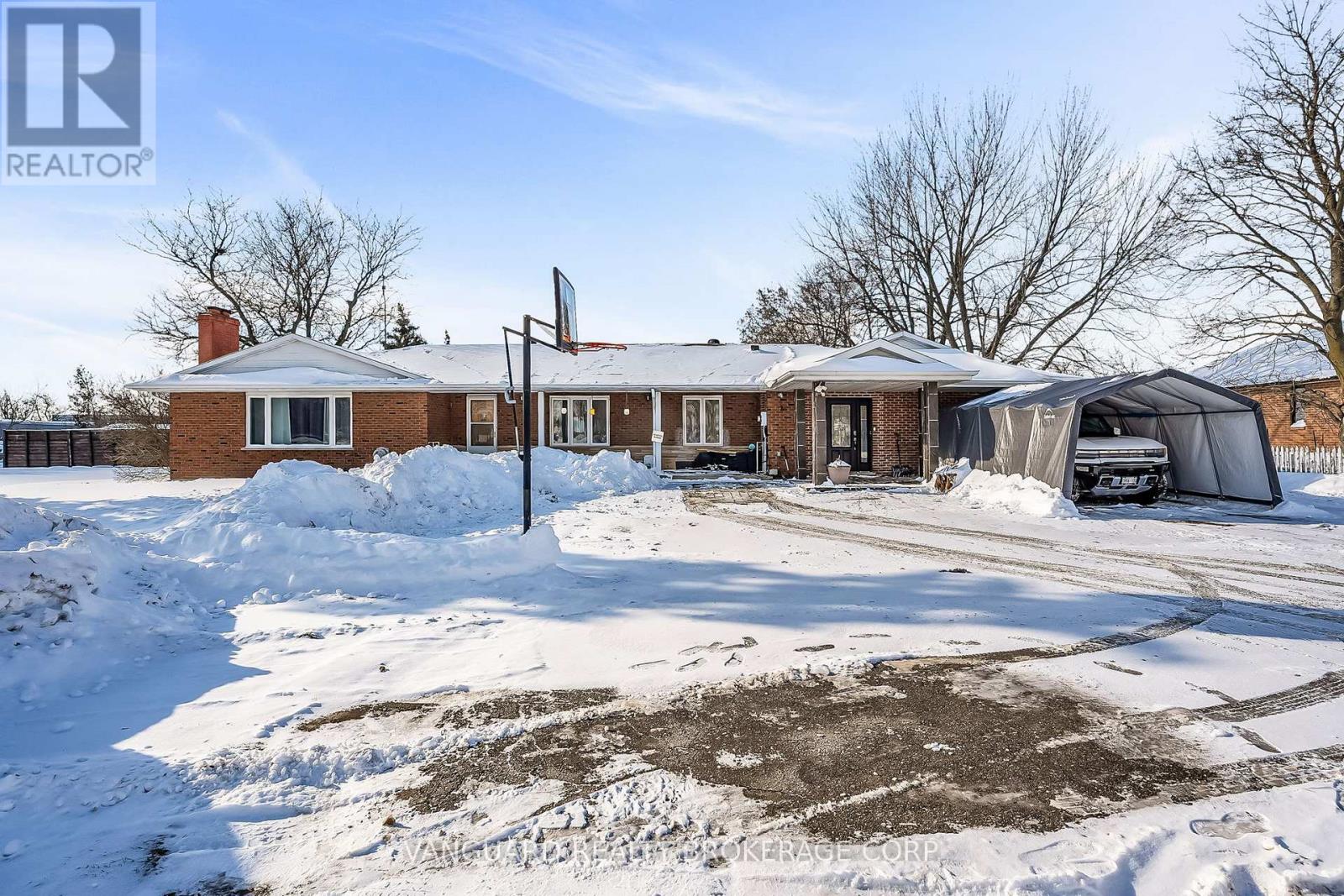 8070 Hornby Road, Halton Hills (Rural Halton Hills), Ontario  L0P 1E0 - Photo 2 - W12758934