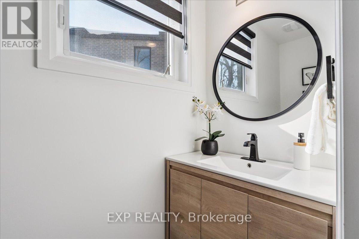 29 Briar Court, Halton Hills (Georgetown), Ontario  L7G 0P5 - Photo 9 - W12760566