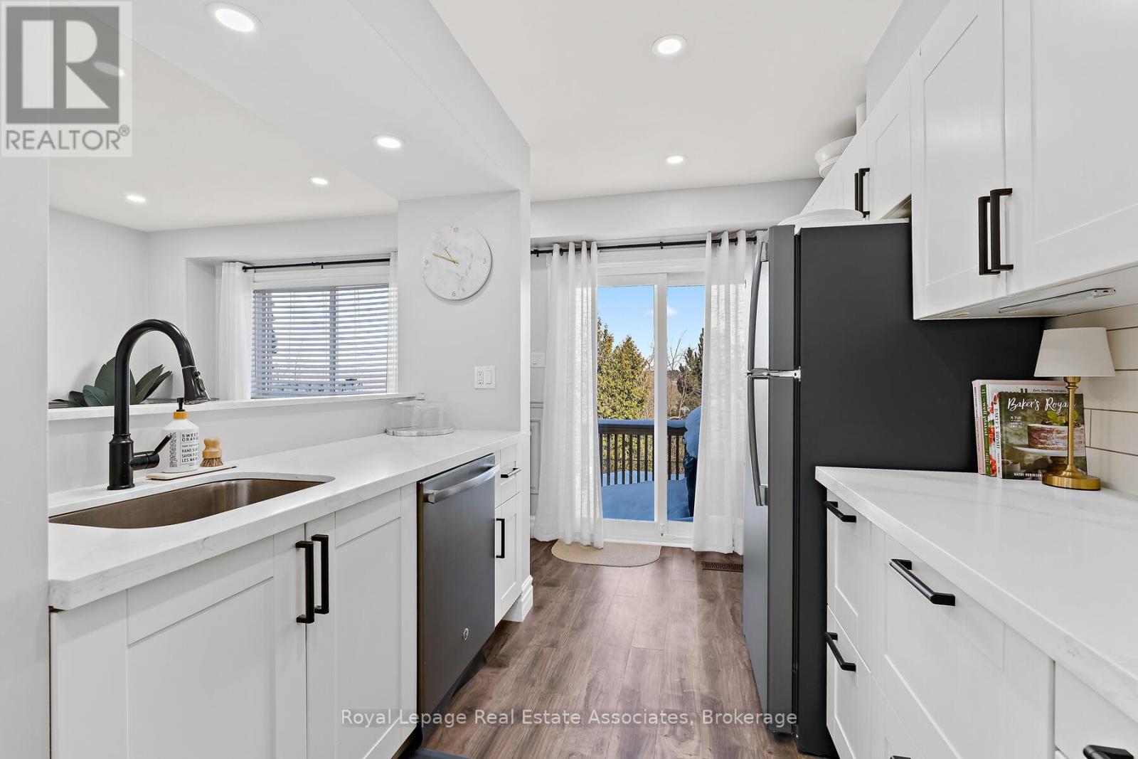 19 Stewart Maclaren Road, Halton Hills (Georgetown), Ontario  L7G 5L8 - Photo 12 - W12765220