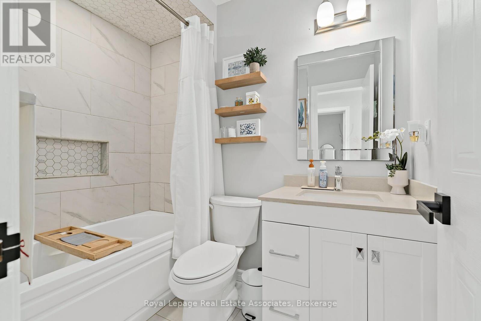 19 Stewart Maclaren Road, Halton Hills (Georgetown), Ontario  L7G 5L8 - Photo 23 - W12765220