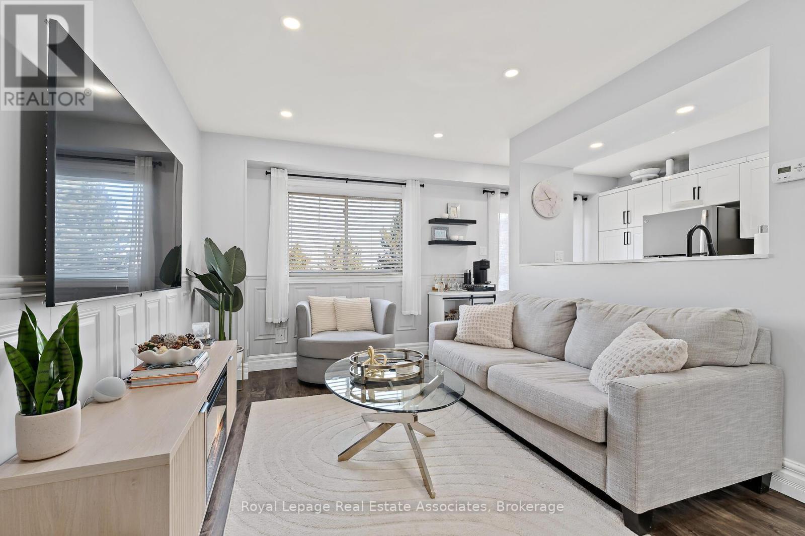 19 Stewart Maclaren Road, Halton Hills (Georgetown), Ontario  L7G 5L8 - Photo 8 - W12765220