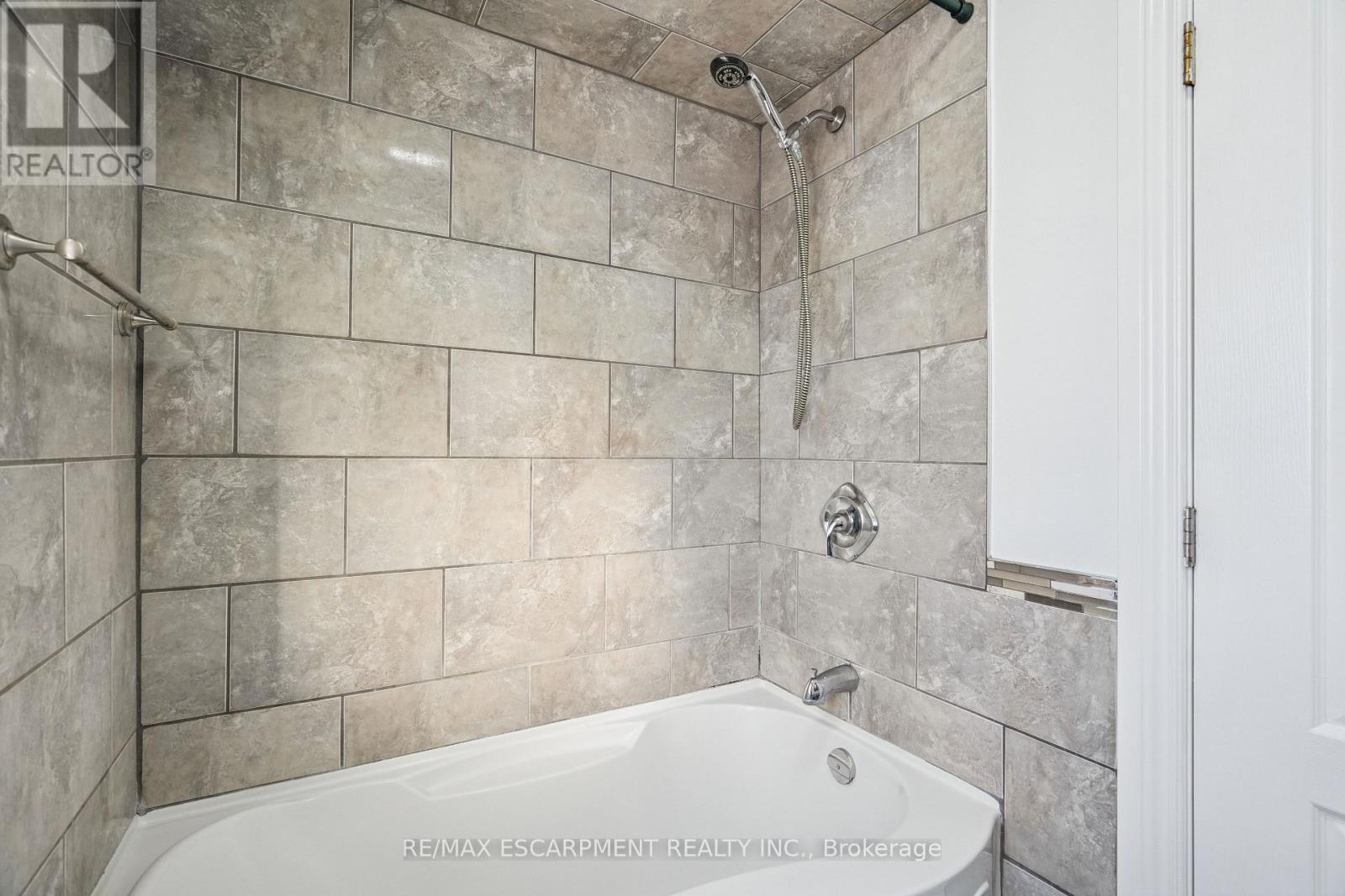 #4 - 1 Elgin Street N, Halton Hills (Ac Acton), Ontario  L7J 2B2 - Photo 9 - W12766608