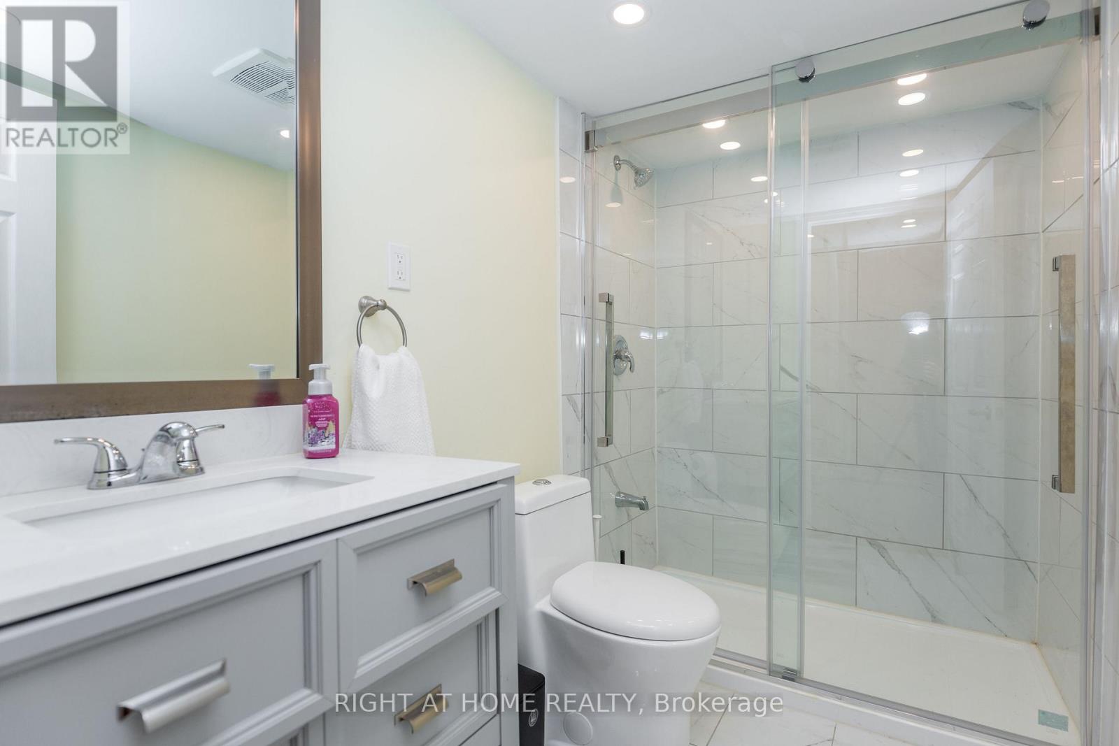 102 Upper Canada Court, Halton Hills (Georgetown), Ontario  L7G 0L2 - Photo 28 - W12768822