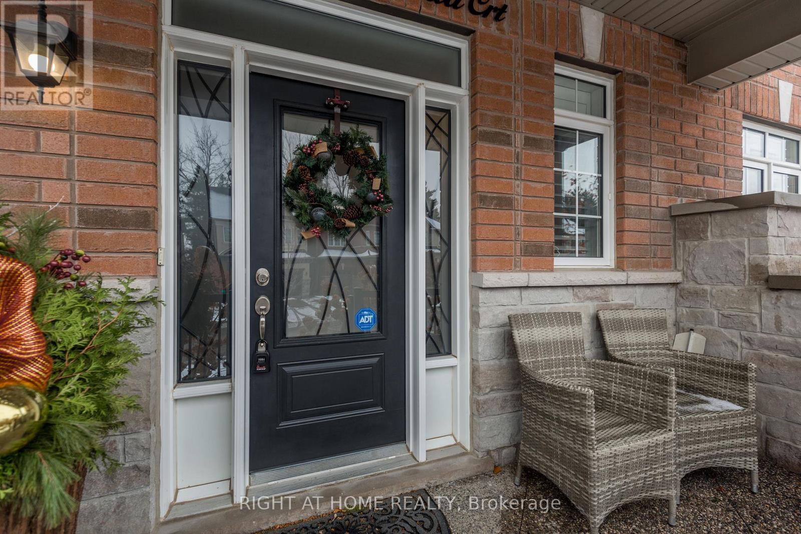 102 Upper Canada Court, Halton Hills (Georgetown), Ontario  L7G 0L2 - Photo 4 - W12768822