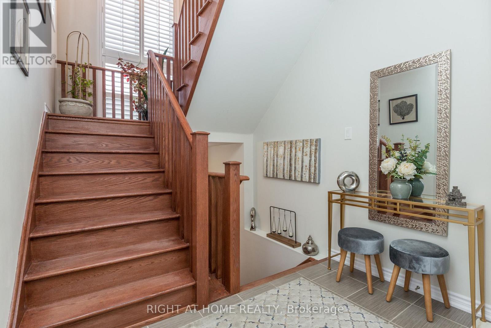 102 Upper Canada Court, Halton Hills (Georgetown), Ontario  L7G 0L2 - Photo 6 - W12768822