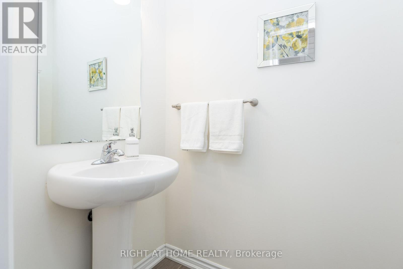 102 Upper Canada Court, Halton Hills (Georgetown), Ontario  L7G 0L2 - Photo 7 - W12768822