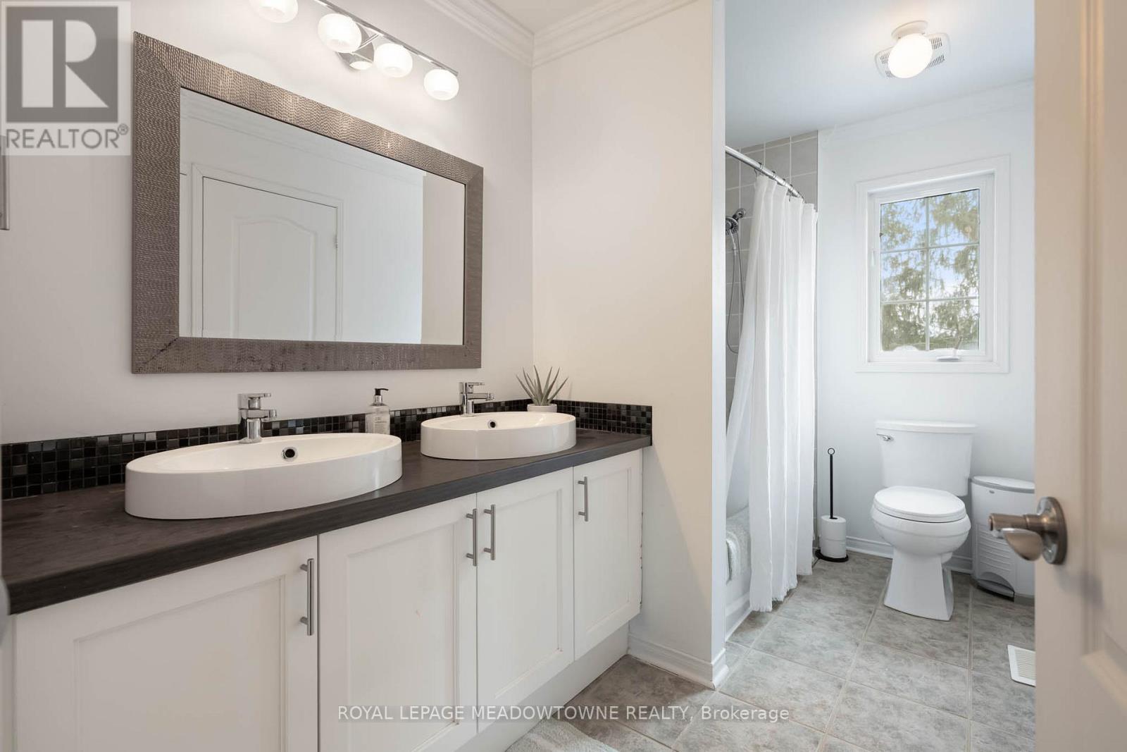 19 Grist Mill Drive, Halton Hills (Georgetown), Ontario  L7G 6C2 - Photo 32 - W12771162