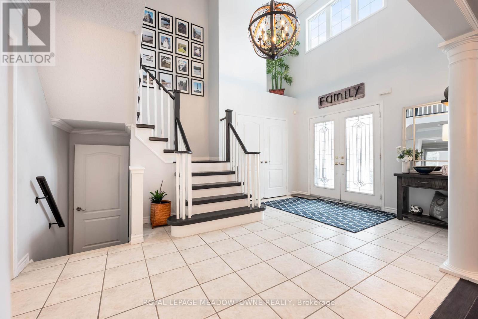 19 Grist Mill Drive, Halton Hills (Georgetown), Ontario  L7G 6C2 - Photo 7 - W12771162