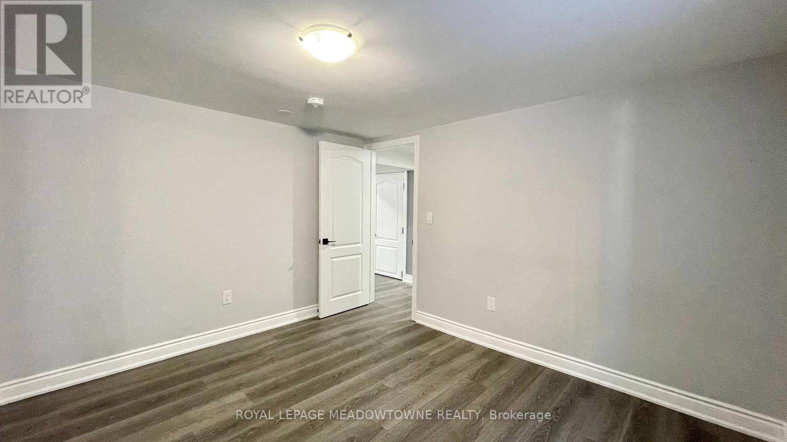 4 Keats Avenue, Halton Hills (Georgetown), Ontario  L7G 1T4 - Photo 14 - W12771738