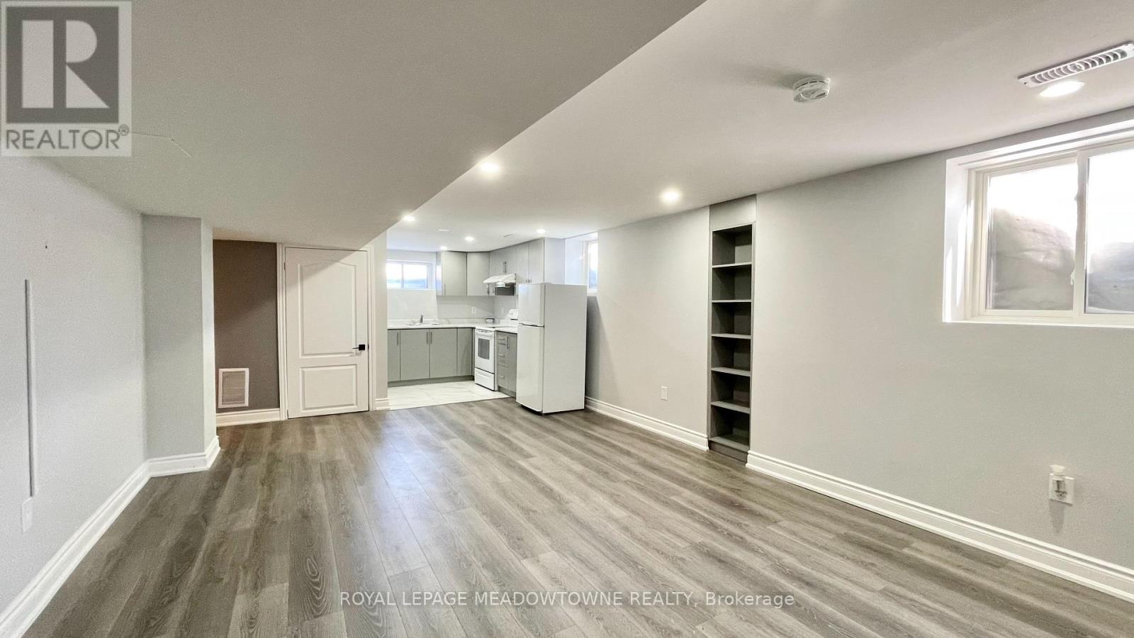 4 Keats Avenue, Halton Hills (Georgetown), Ontario  L7G 1T4 - Photo 3 - W12771738