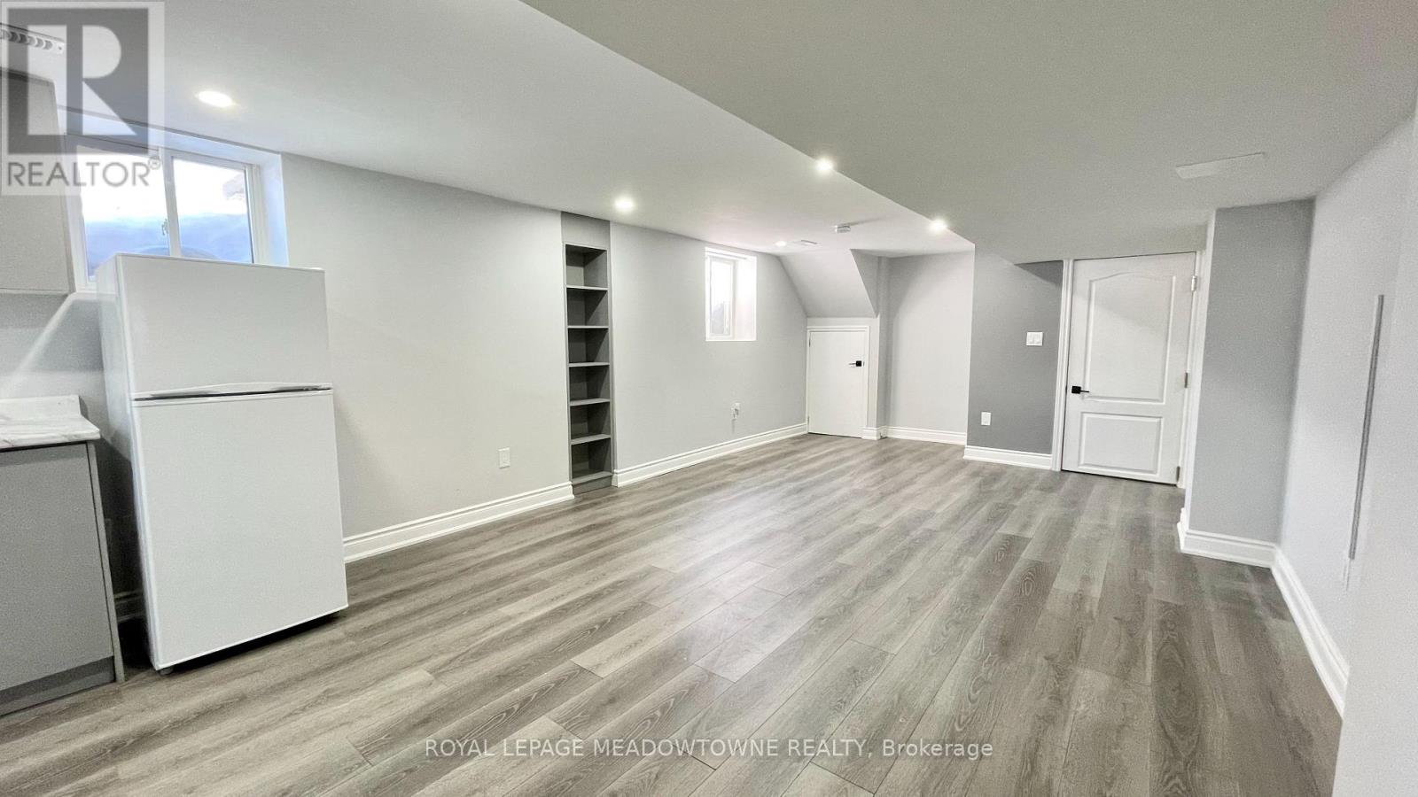 4 Keats Avenue, Halton Hills (Georgetown), Ontario  L7G 1T4 - Photo 4 - W12771738