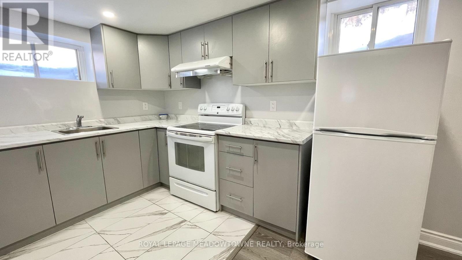 4 Keats Avenue, Halton Hills (Georgetown), Ontario  L7G 1T4 - Photo 6 - W12771738