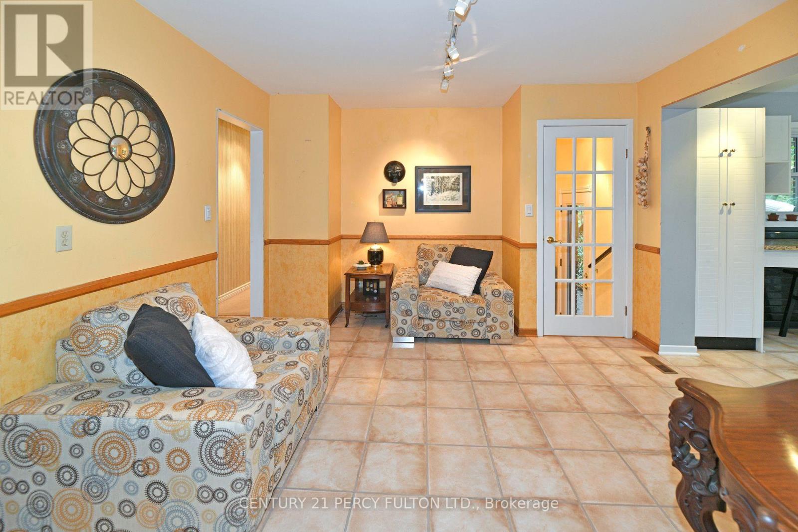 10208 Tenth Line, Halton Hills (Georgetown), Ontario  L0P 1K0 - Photo 12 - W12772696