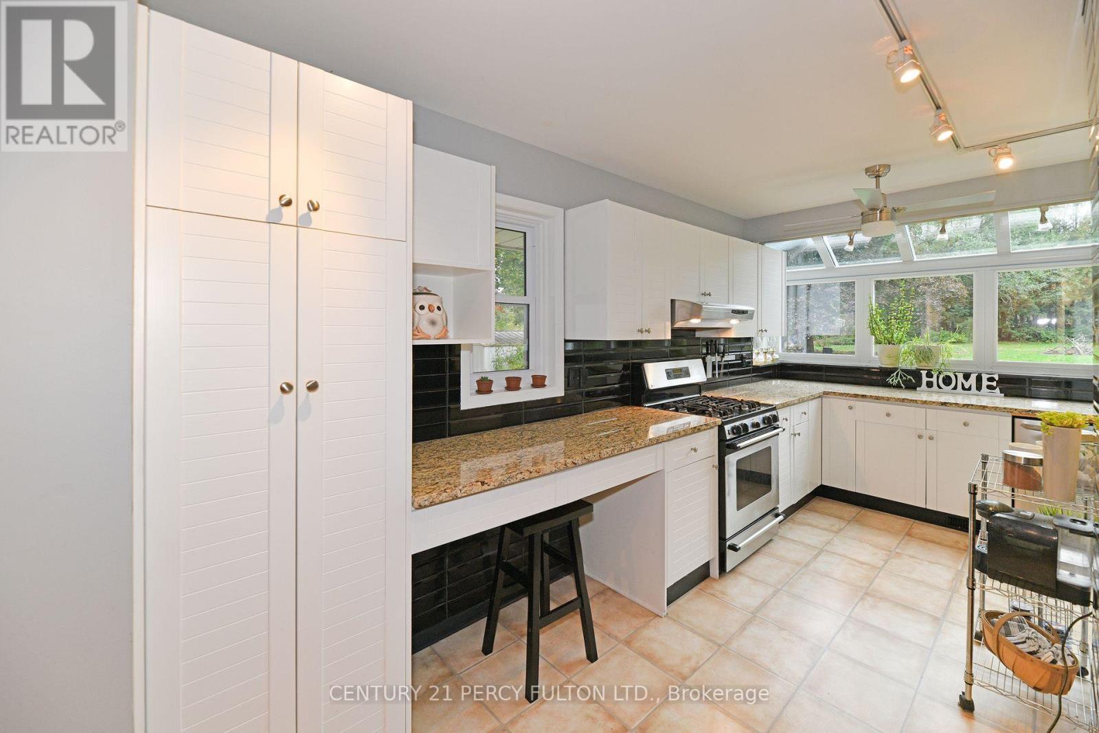 10208 Tenth Line, Halton Hills (Georgetown), Ontario  L0P 1K0 - Photo 13 - W12772696