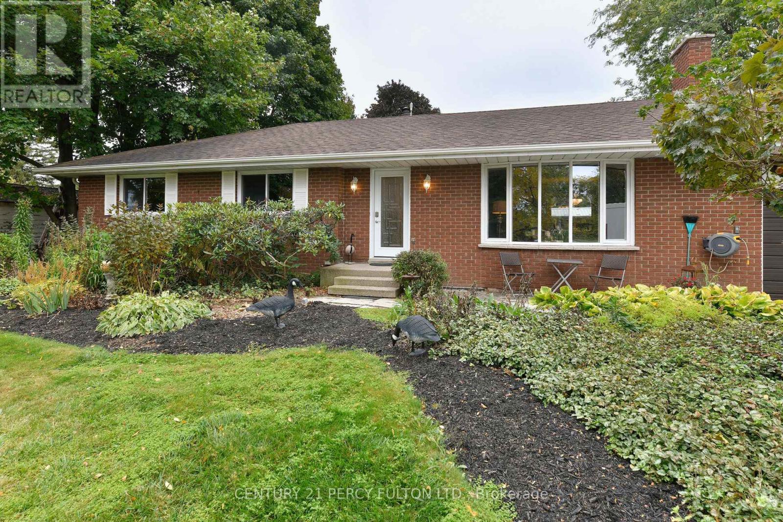 10208 Tenth Line, Halton Hills (Georgetown), Ontario  L0P 1K0 - Photo 2 - W12772696