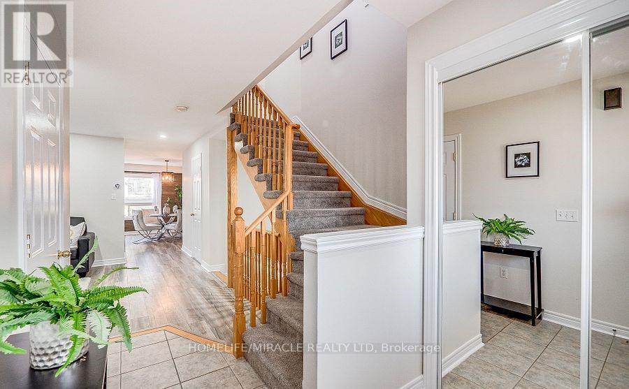 118 Mowat Crescent, Halton Hills (Georgetown), Ontario  L7G 6C8 - Photo 4 - W12773316