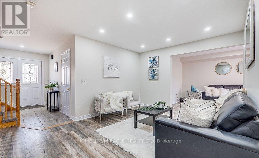 118 Mowat Crescent, Halton Hills (Georgetown), Ontario  L7G 6C8 - Photo 5 - W12773316