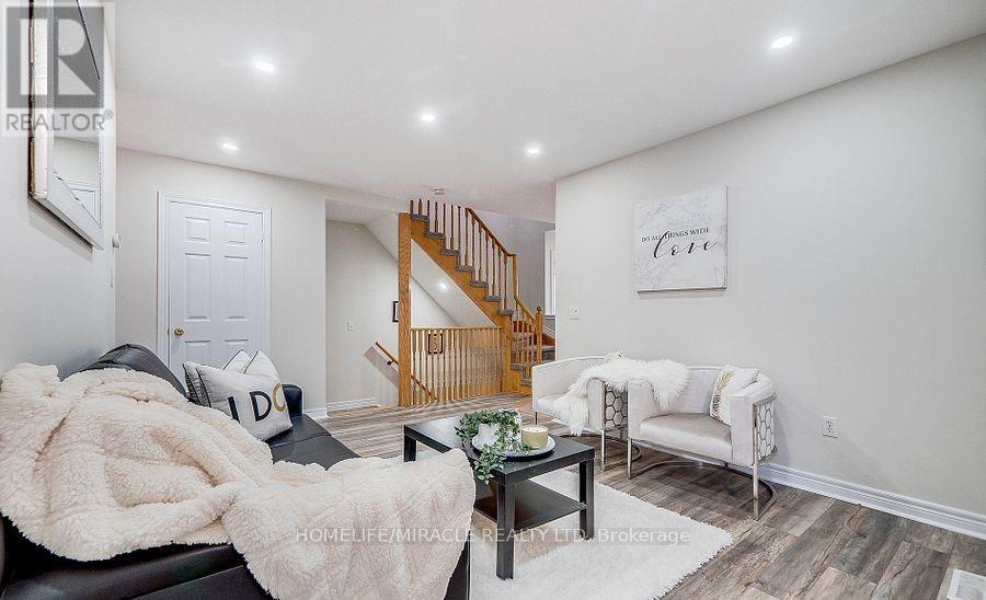 118 Mowat Crescent, Halton Hills (Georgetown), Ontario  L7G 6C8 - Photo 6 - W12773316