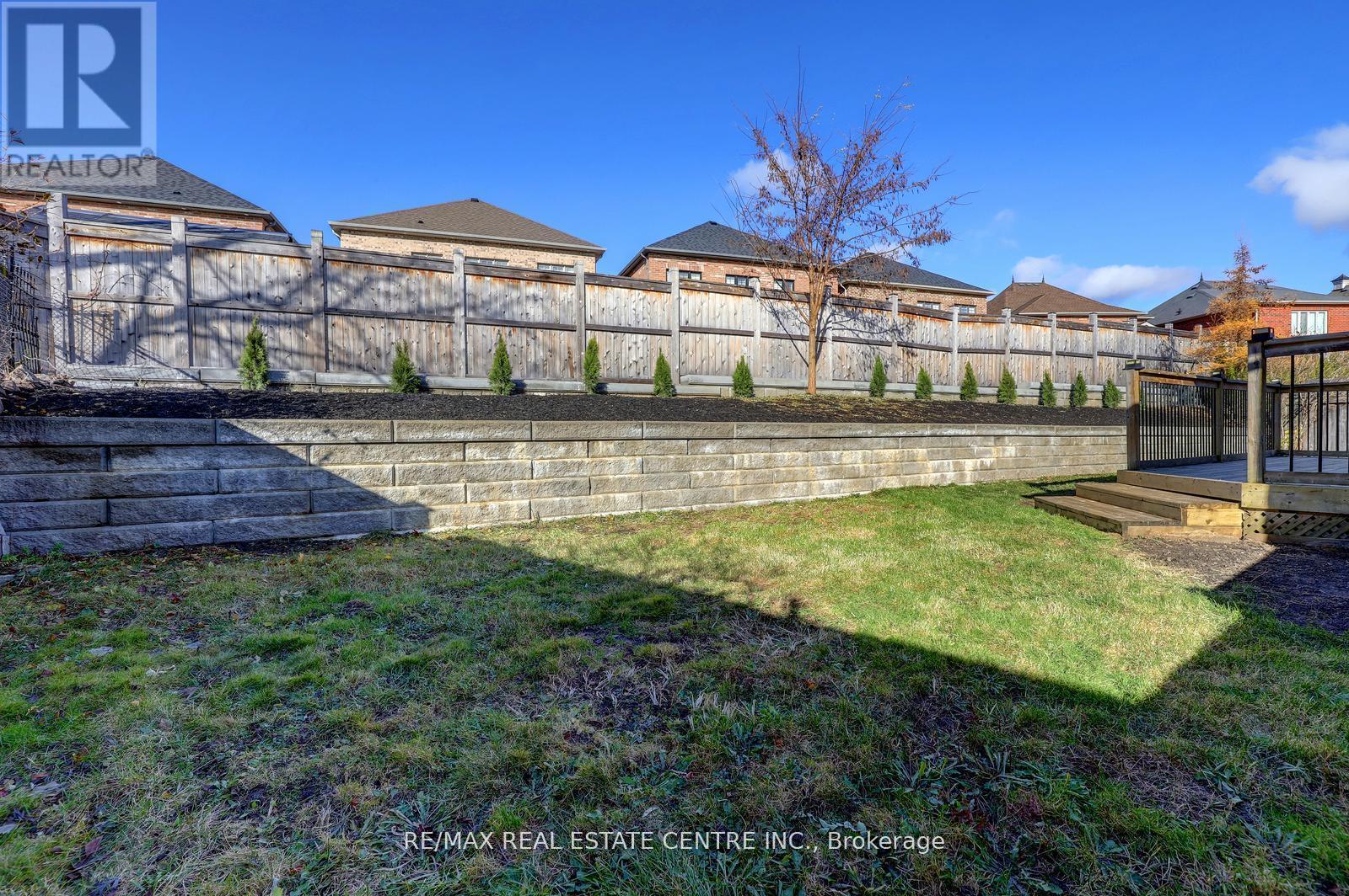 64 Meadowlark Drive, Halton Hills (Georgetown), Ontario  L7G 6N5 - Photo 19 - W12774002