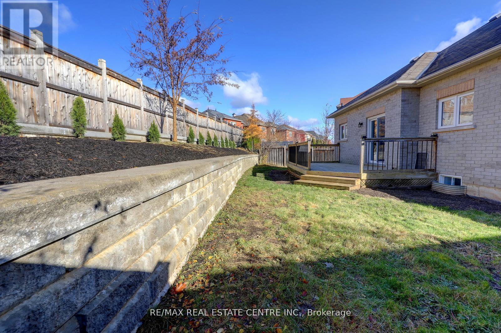 64 Meadowlark Drive, Halton Hills (Georgetown), Ontario  L7G 6N5 - Photo 20 - W12774002