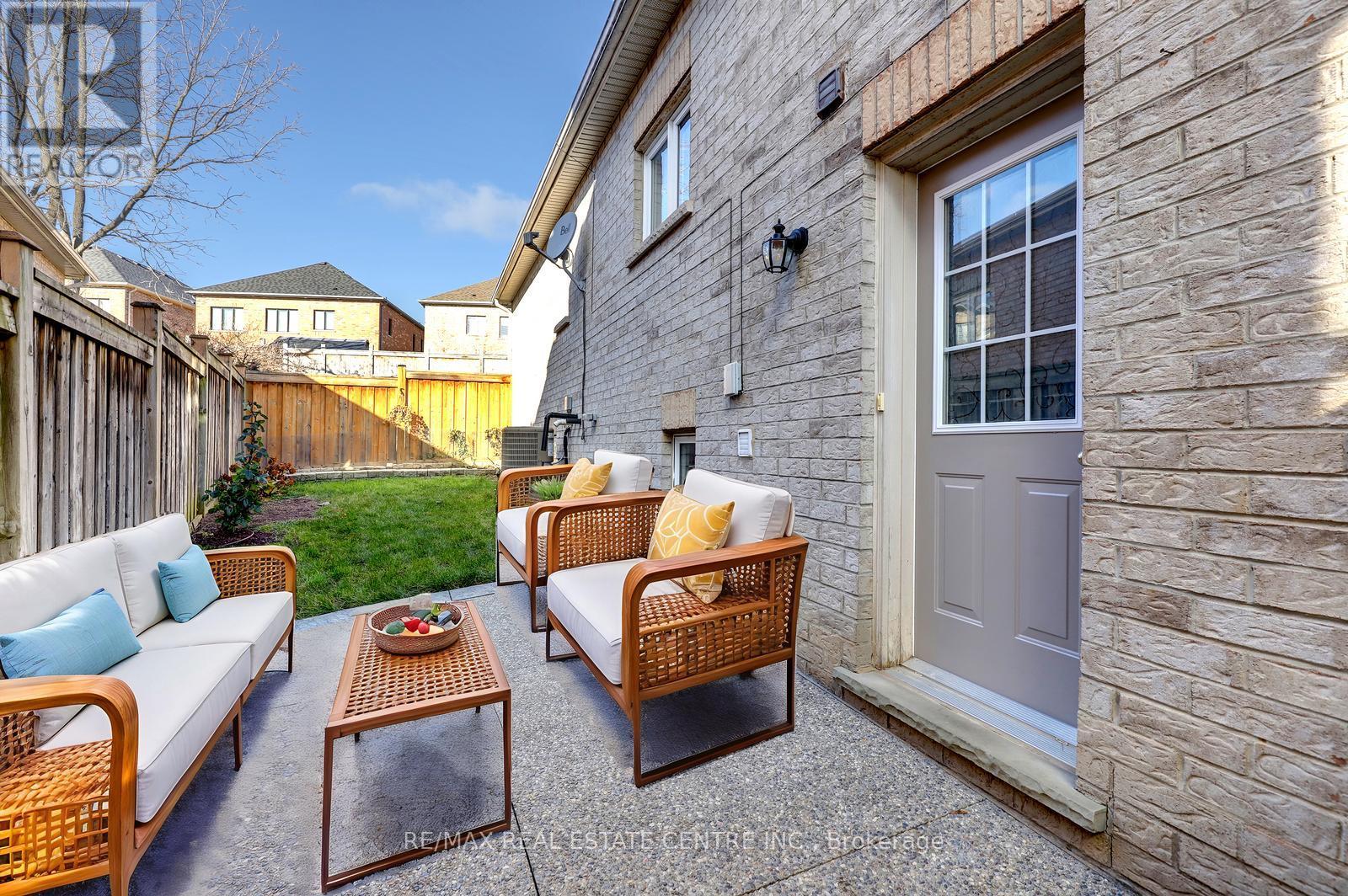 64 Meadowlark Drive, Halton Hills (Georgetown), Ontario  L7G 6N5 - Photo 23 - W12774002