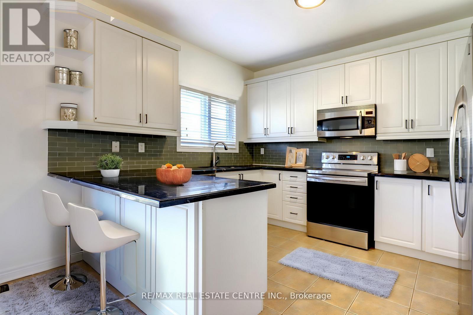 64 Meadowlark Drive, Halton Hills (Georgetown), Ontario  L7G 6N5 - Photo 9 - W12774002