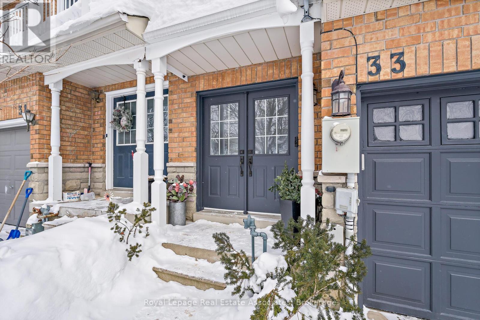 33 Bradley Drive, Halton Hills (Georgetown), Ontario  L7G 6B5 - Photo 4 - W12775654