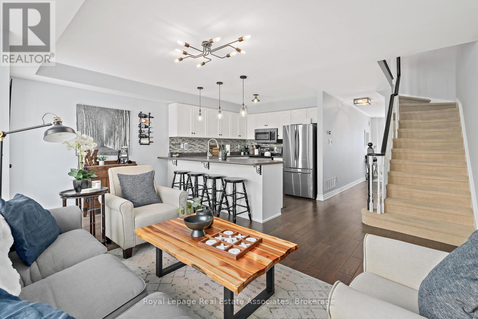 33 Bradley Drive, Halton Hills (Georgetown), Ontario  L7G 6B5 - Photo 9 - W12775654