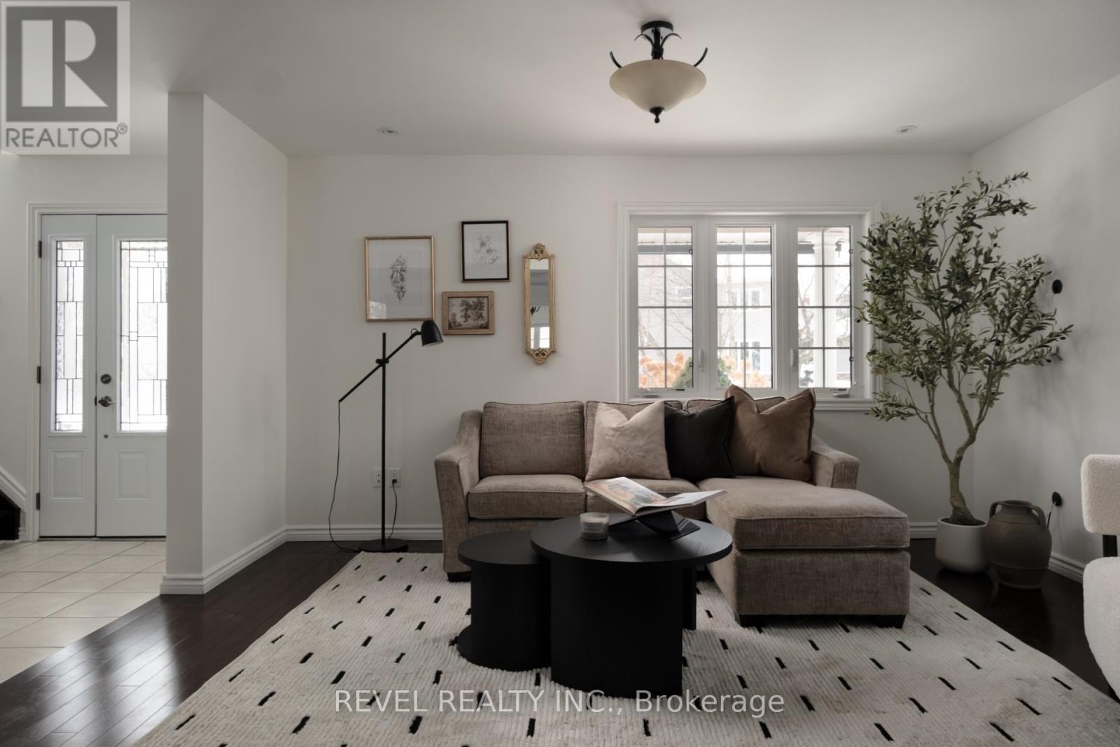 104 Charles Street, Halton Hills (Georgetown), Ontario  L7G 2M9 - Photo 3 - W12777184