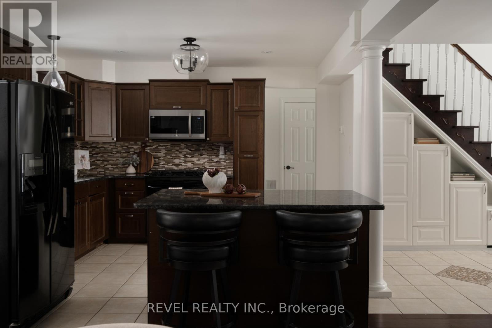 104 Charles Street, Halton Hills (Georgetown), Ontario  L7G 2M9 - Photo 9 - W12777184