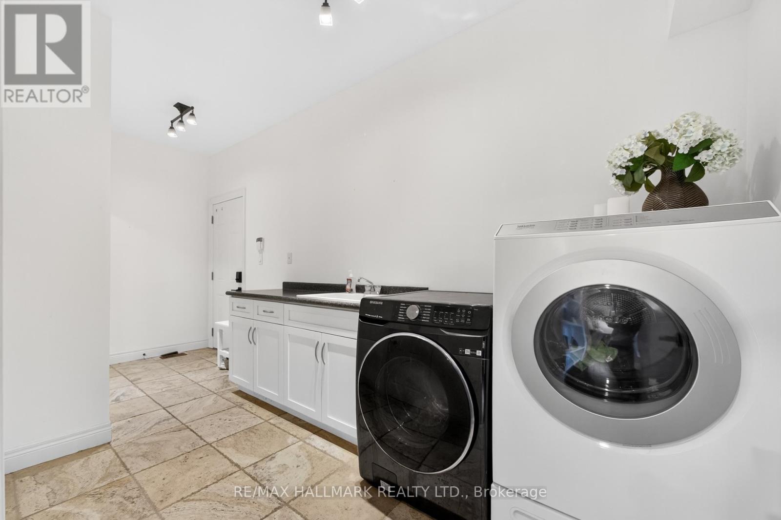 11360 Taylor Court, Milton (Brookville/haltonville), Ontario  L0P 1B0 - Photo 16 - W12779406