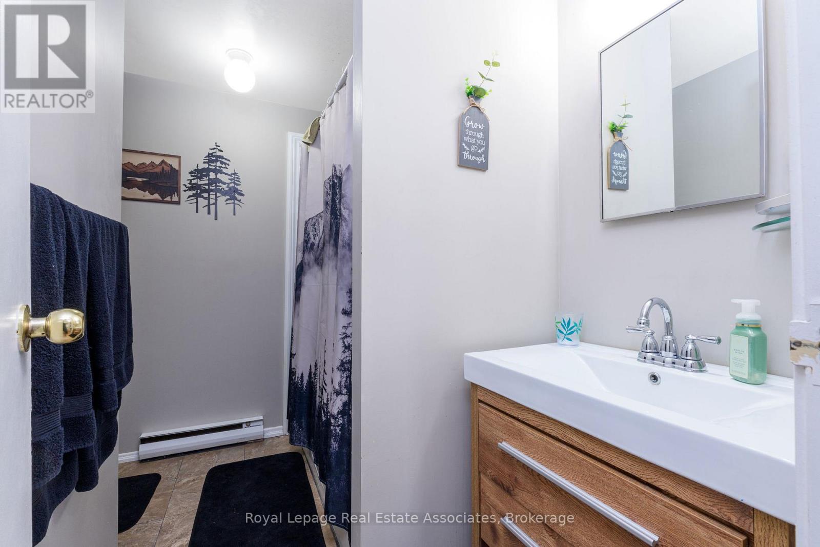 20 Kingham Road, Halton Hills (Ac Acton), Ontario  L7J 1S4 - Photo 19 - W12779660