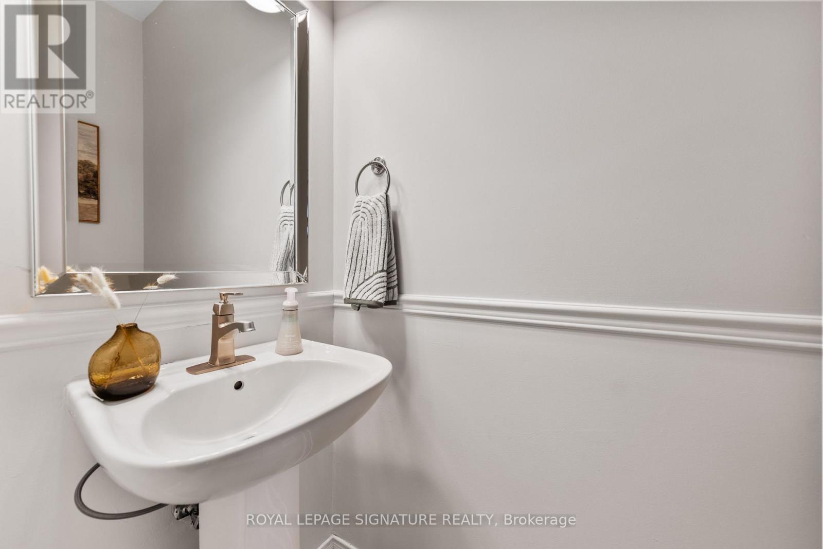 6 Renfrew Lane, Halton Hills (Georgetown), Ontario  L7G 0H1 - Photo 11 - W12780310