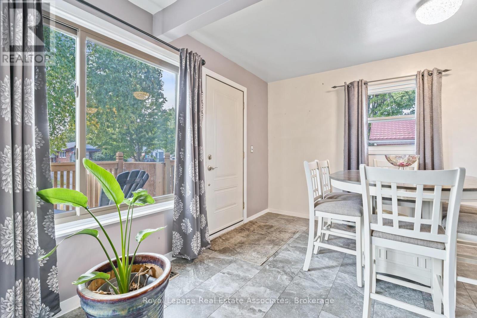 67 Roseford Terrace, Halton Hills (Ac Acton), Ontario  L7J 2L2 - Photo 5 - W12781190